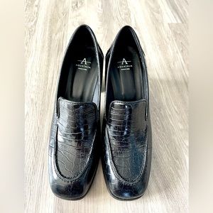 Aquatalia Michelle Water Resistance loafer shoes. 8.5